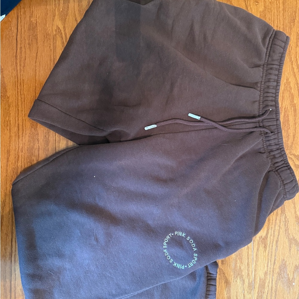 Aritzia Brown Sweatpants